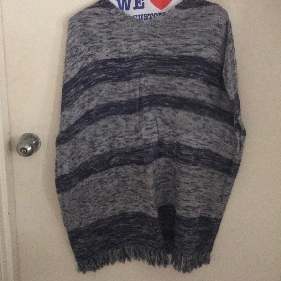 Two (2) Gap cotton sweaters - Picture 6 of 8